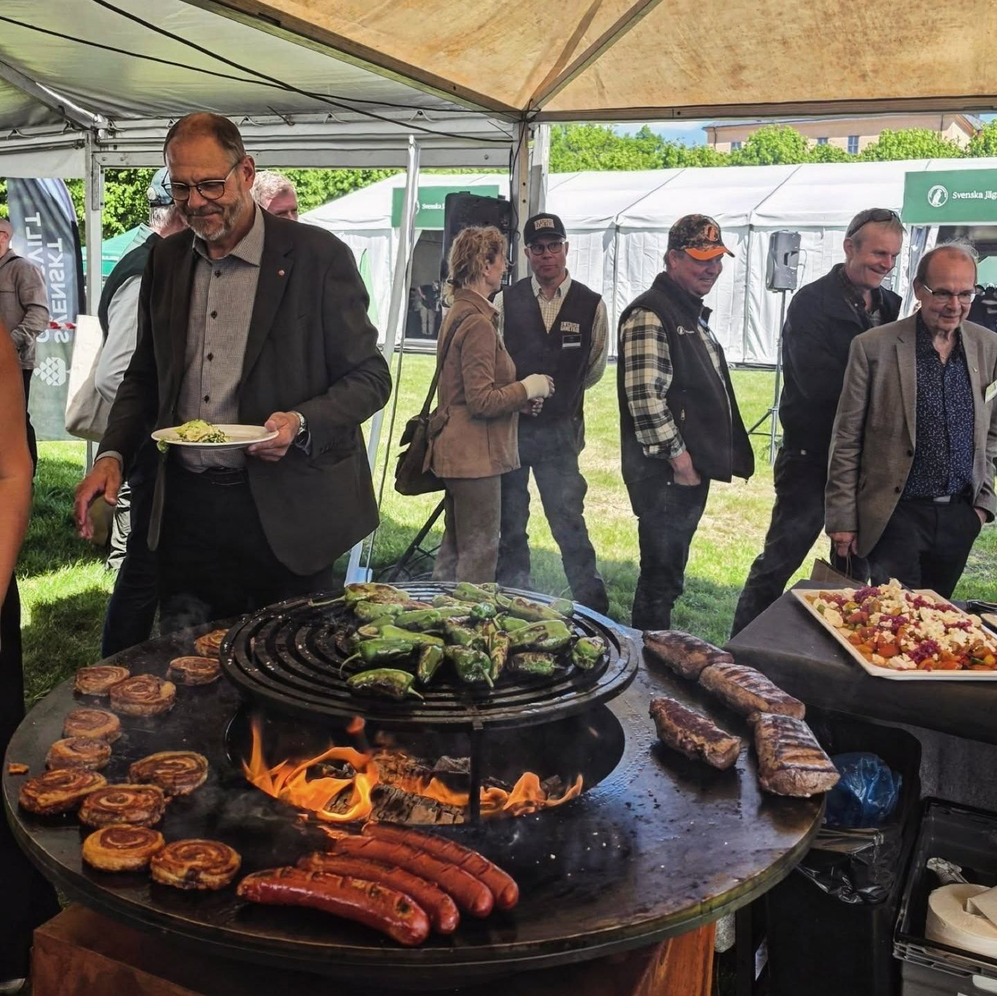 Grillade grönsaker och korvar - Catering från Kocken och Grisen